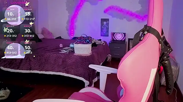 Snapshot of larah_uwu chatting on 02.23.26 larah uwu online show from 02.23.26