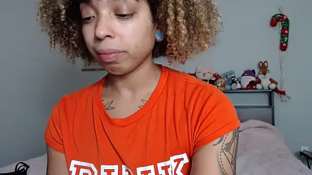 Snapshot of Cherribombzz chatting on 01.06.26 Cherribombzz online show from 01.06.26