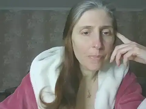 Snapshot of CandiCole chatting on 04.21.26 CandiCole online show from 04.21.26
