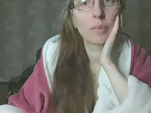 Snapshot of CandiCole chatting on 04.22.26 CandiCole online show from 04.22.26