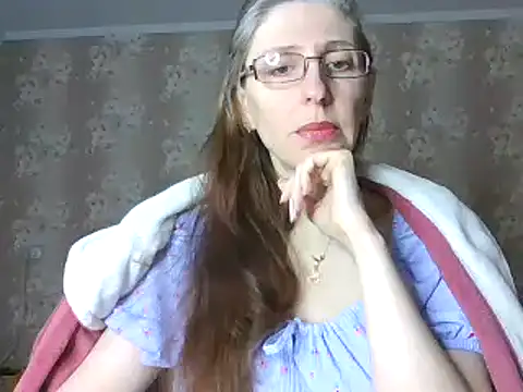 Snapshot of CandiCole chatting on 04.23.26 CandiCole online show from 04.23.26