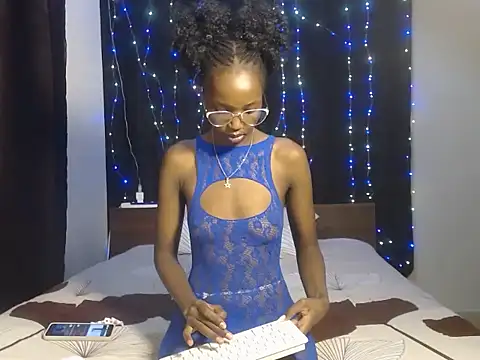 Snapshot of wild_smile chatting on 10.01.25 wild smile online show from 10.01.25