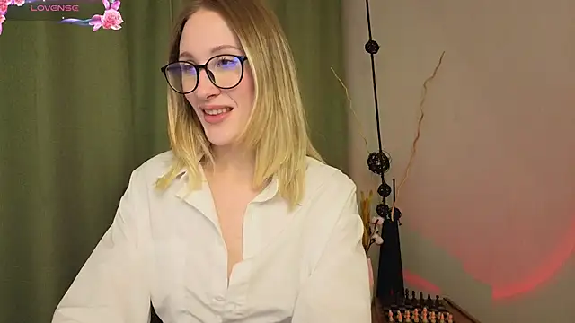 BiancaHelo online show from 09.24.25