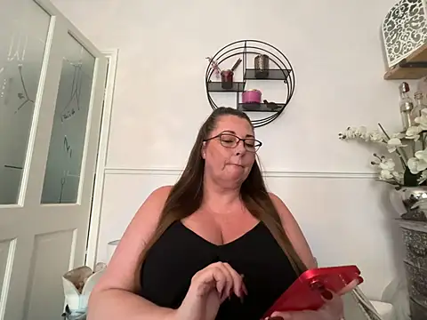 Snapshot of BuxomKitty_BBW chatting on 05.27.26 BuxomKitty BBW online show from 05.27.26