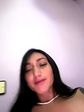 Ninabigtitied online show from 09.25.25