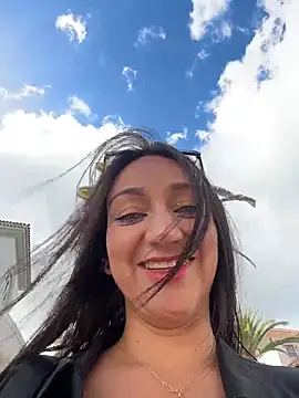 Ninabigtitied online show from 11.29.25