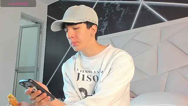 Snapshot of AerumChae chatting on 05.28.26 AerumChae online show from 05.28.26