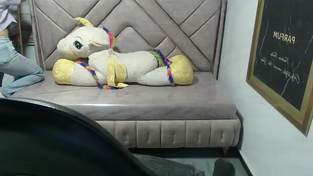 Velvet Moon V online show from 12.03.25