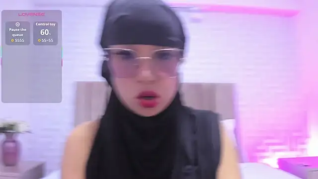 naishaa  online show from 12.16.25