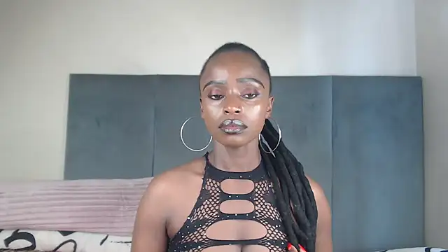 Snapshot of Jah-Queen chatting on 03.12.26 Jah-Queen online show from 03.12.26