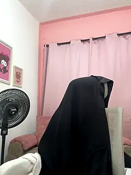 Snapshot of SeraphineCute chatting on 09.15.25 SeraphineCute online show from 09.15.25