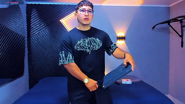 Horny nick18 online show from 03.13.26