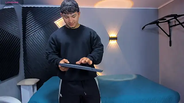 Horny nick18 online show from 04.15.26