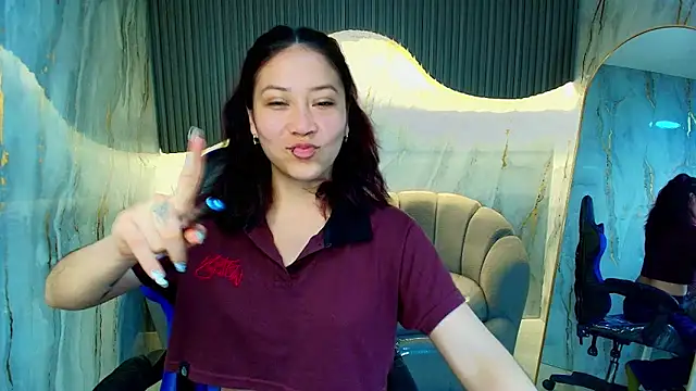 valentina r  online show from 12.18.25