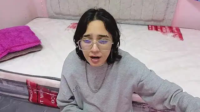 Snapshot of katalinathxandbritney1 chatting on 09.14.25 katalinathxandbritney1 online show from 09.14.25