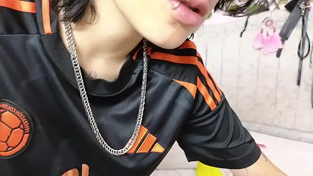 Snapshot of katalinathxandbritney1 chatting on 10.01.25 katalinathxandbritney1 online show from 10.01.25