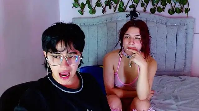 Snapshot of katalinathxandbritney1 chatting on 12.15.25 katalinathxandbritney1 online show from 12.15.25