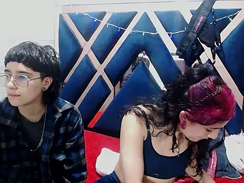 Snapshot of katalinathxandbritney1 chatting on 01.12.26 katalinathxandbritney1 online show from 01.12.26