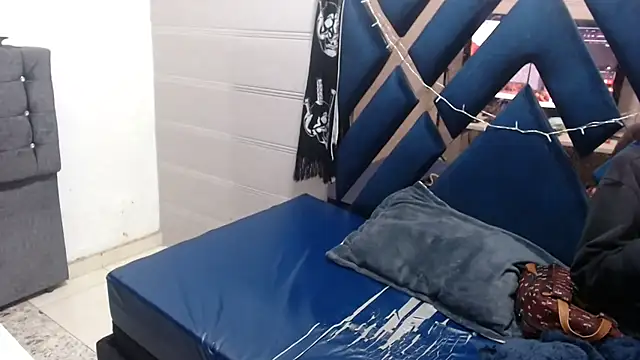 Snapshot of katalinathxandbritney1 chatting on 01.15.26 katalinathxandbritney1 online show from 01.15.26