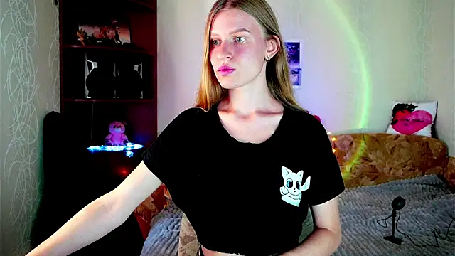 Snapshot of Luntryy chatting on 09.24.25 Luntryy online show from 09.24.25