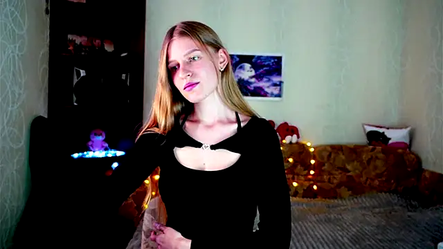 Snapshot of Luntryy chatting on 10.03.25 Luntryy online show from 10.03.25