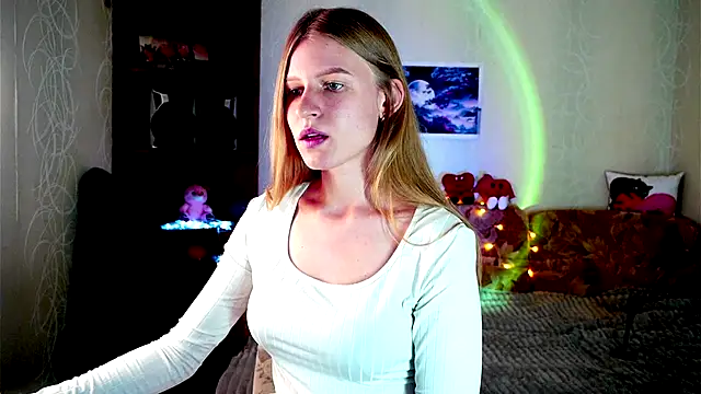 Snapshot of Luntryy chatting on 10.15.25 Luntryy online show from 10.15.25