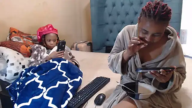 Snapshot of EbonyEssence chatting on 05.25.26 EbonyEssence online show from 05.25.26