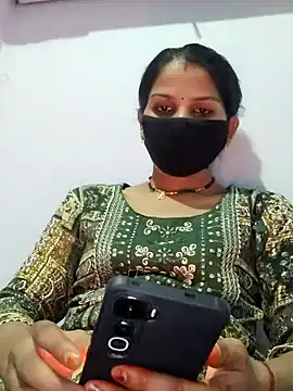 poojam93 online show from 10.18.25