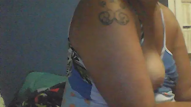 sarahkat86 online show from 10.29.25