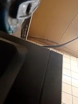 sarahkat86 online show from 12.17.25