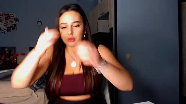 Snapshot of NikiWhite chatting on 09.24.25 NikiWhite online show from 09.24.25