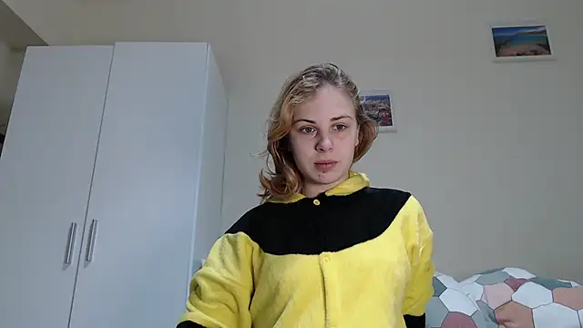 Alismoona online show from 02.25.26