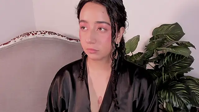 BellaSwwan online show from 11.14.25