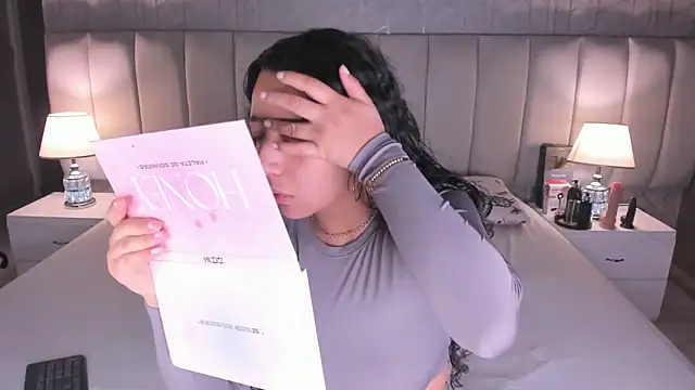 BellaSwwan online show from 12.02.25