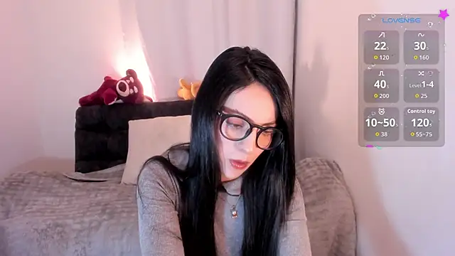 sarah saenz  online show from 05.15.26