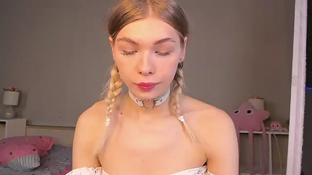 Snapshot of Blondy_Fina chatting on 06.09.26 Blondy Fina online show from 06.09.26