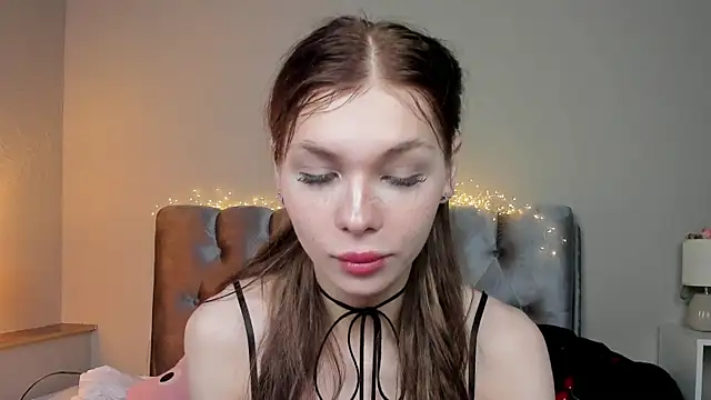 Snapshot of Blondy_Fina chatting on 07.17.26 Blondy Fina online show from 07.17.26