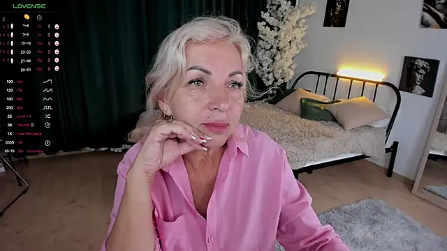 LiliaMoons online show from 09.09.25