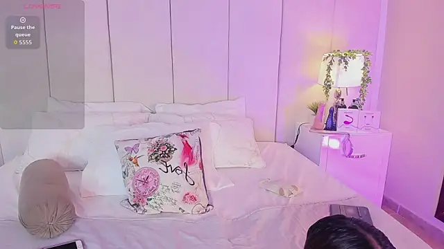 mia rousse25 online show from 10.29.25