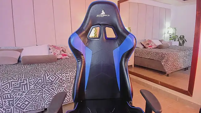 mia rousse25 online show from 12.15.25