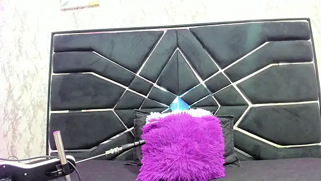 Snapshot of LITTLESUSSYY_ chatting on 09.29.25 LITTLESUSSYY  online show from 09.29.25