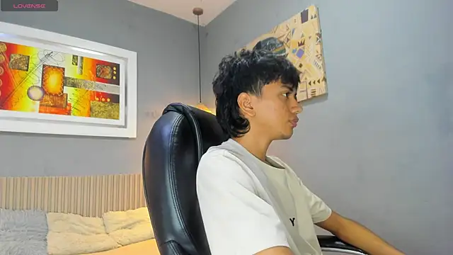 Snapshot of markbowie chatting on 05.29.26 markbowie online show from 05.29.26