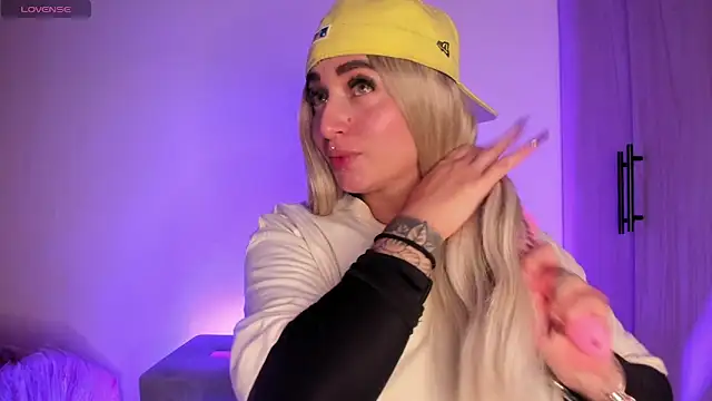 scarlett Collinss online show from 11.05.25