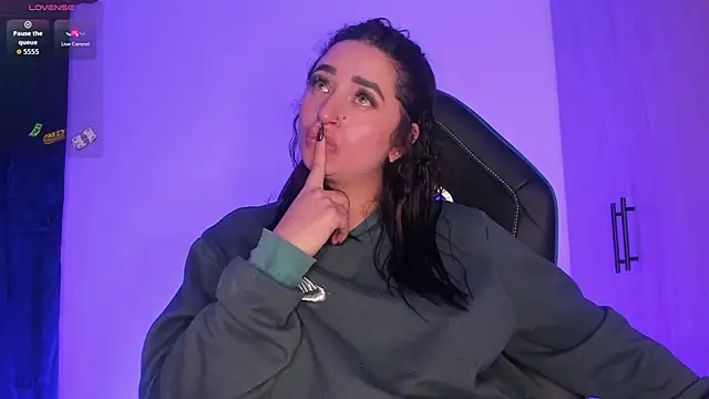 Snapshot of scarlett_Collinss chatting on 05.03.26 scarlett Collinss online show from 05.03.26