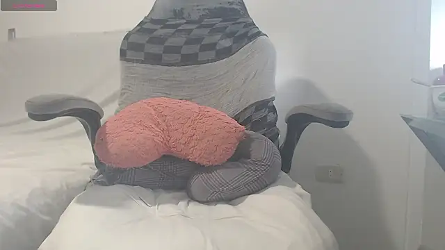 mia duvall online show from 02.06.26