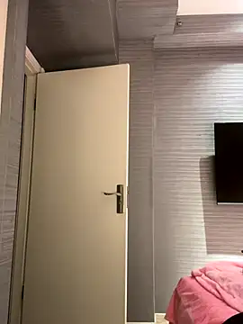 anna yngs online show from 12.22.25