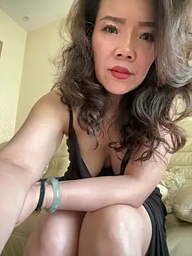 Snapshot of anna_yngs chatting on 05.19.26 anna yngs online show from 05.19.26