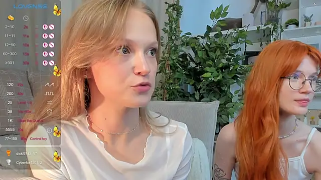 Snapshot of Kara_smalltits chatting on 09.18.25 Kara smalltits online show from 09.18.25