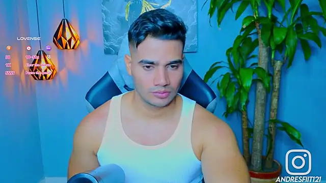 Snapshot of AndresR3 chatting on 09.20.25 AndresR3 online show from 09.20.25