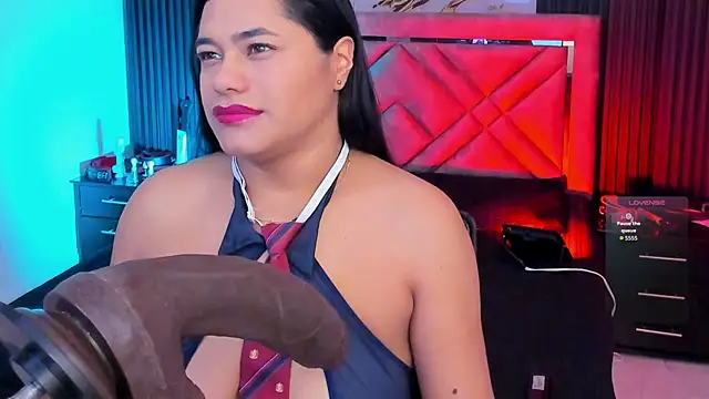 Issafoxx online show from 10.29.25